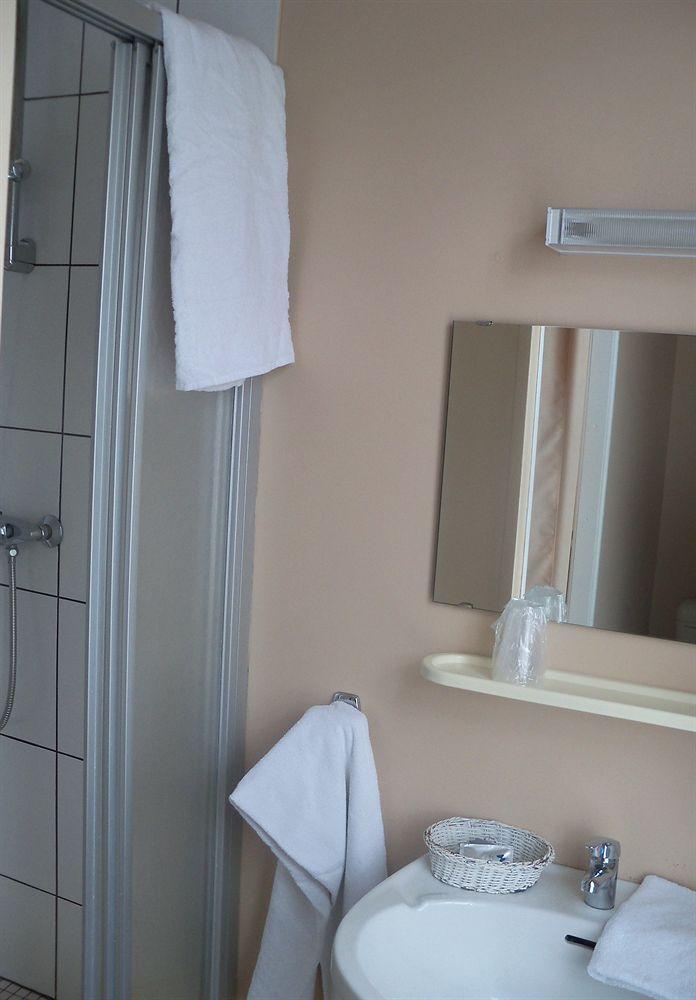 Le Rider Hotell Bort-les-Orgues Exteriör bild