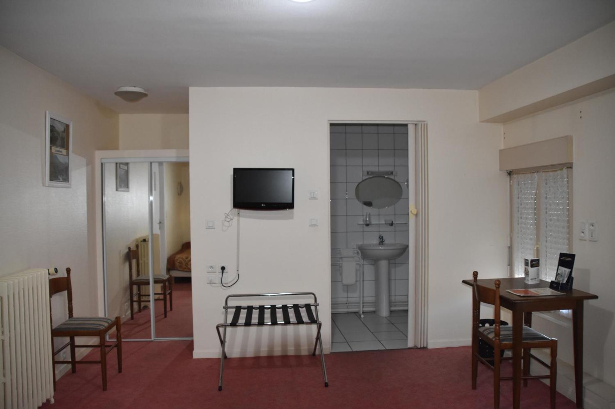 Le Rider Hotell Bort-les-Orgues Exteriör bild