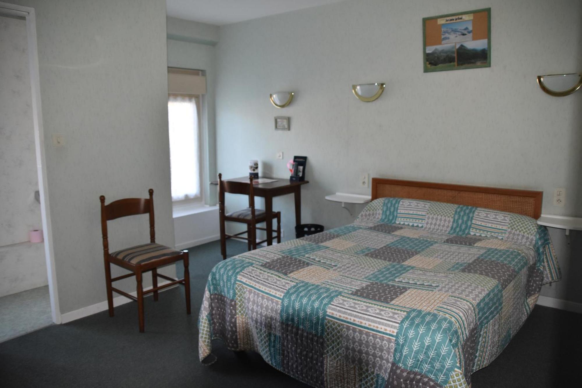 Le Rider Hotell Bort-les-Orgues Exteriör bild