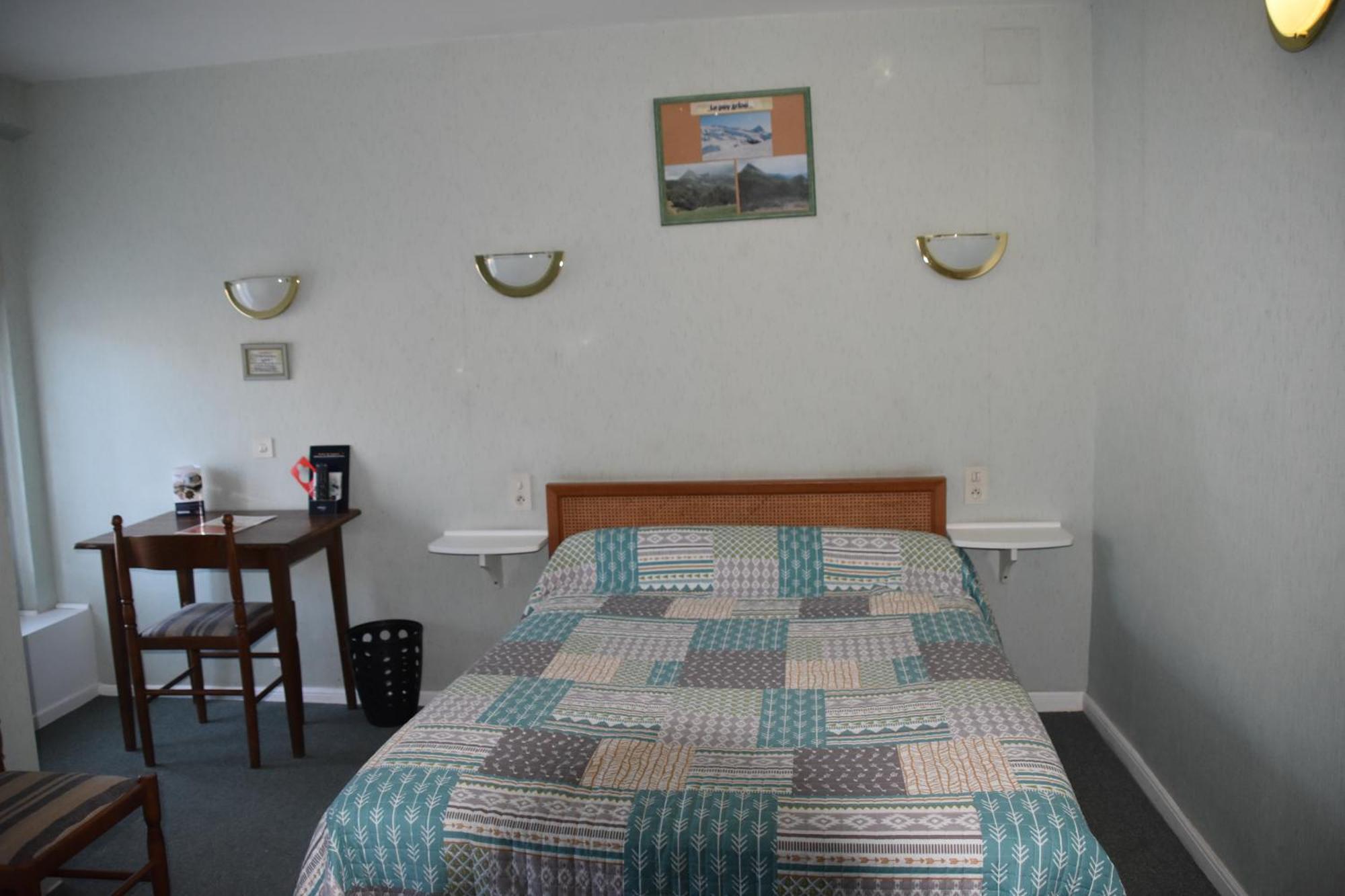 Le Rider Hotell Bort-les-Orgues Exteriör bild