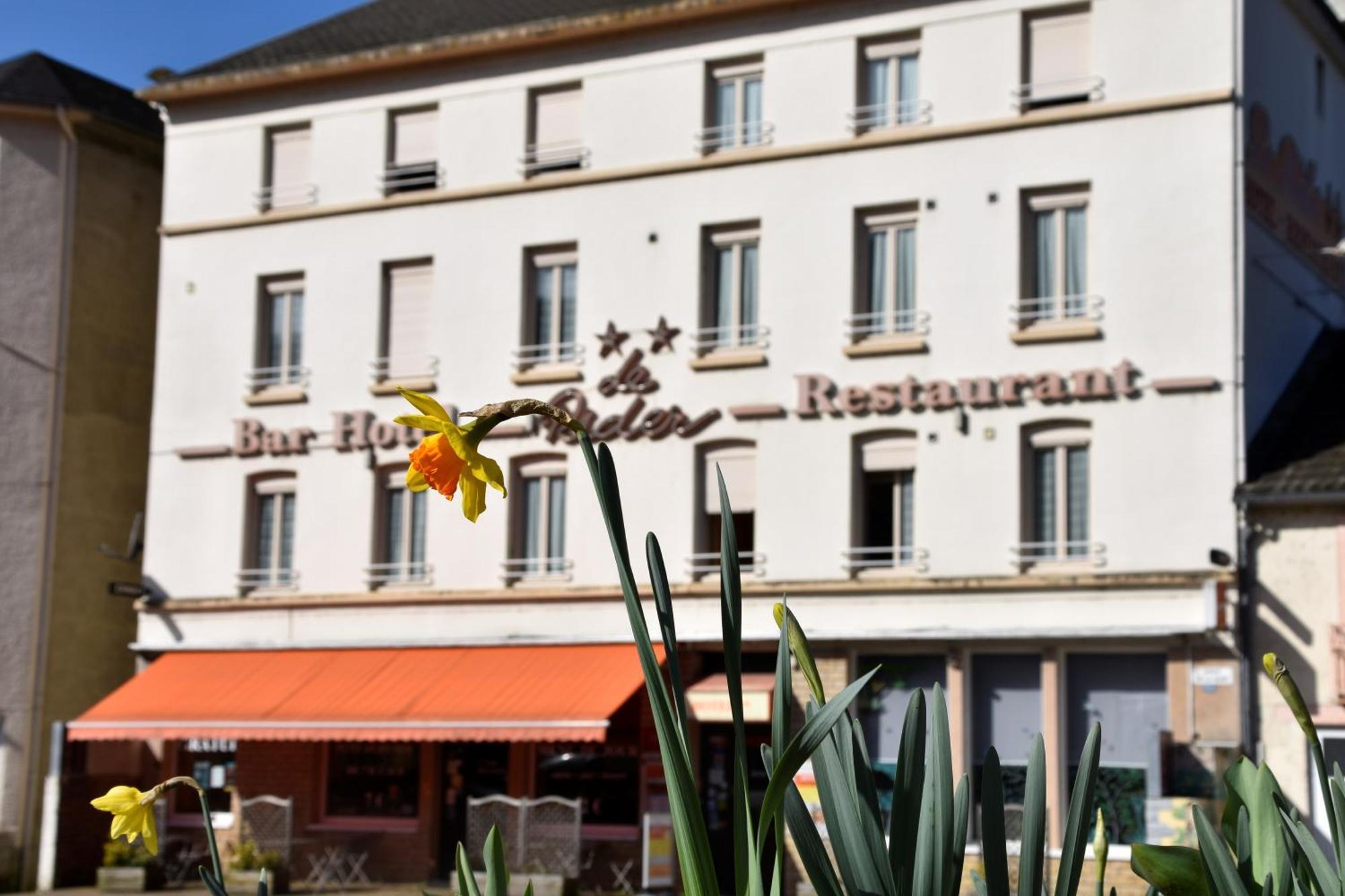 Le Rider Hotell Bort-les-Orgues Exteriör bild