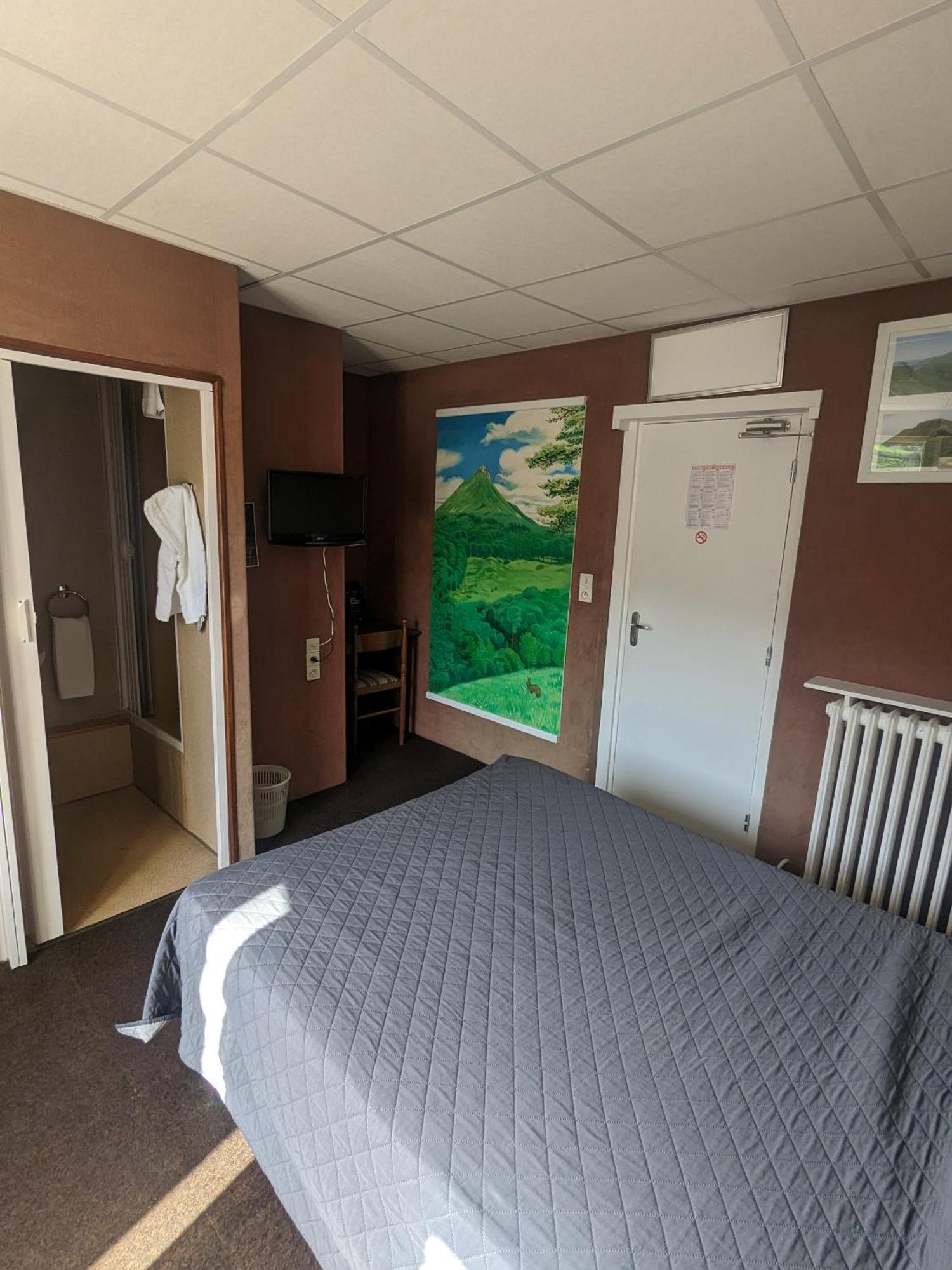Le Rider Hotell Bort-les-Orgues Exteriör bild