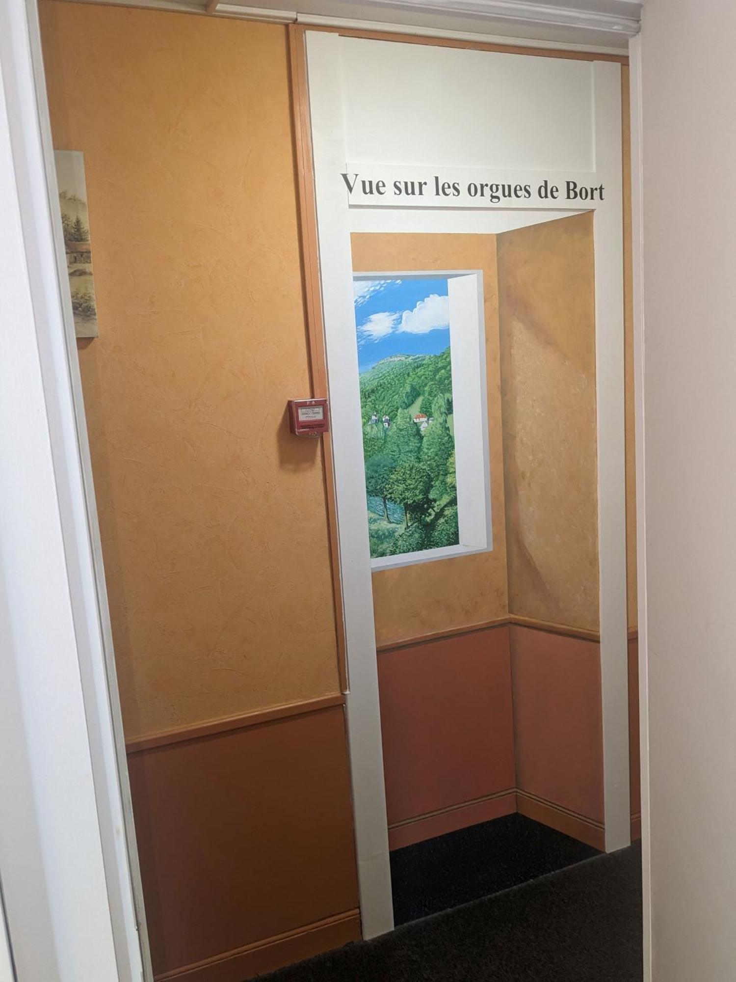 Le Rider Hotell Bort-les-Orgues Exteriör bild