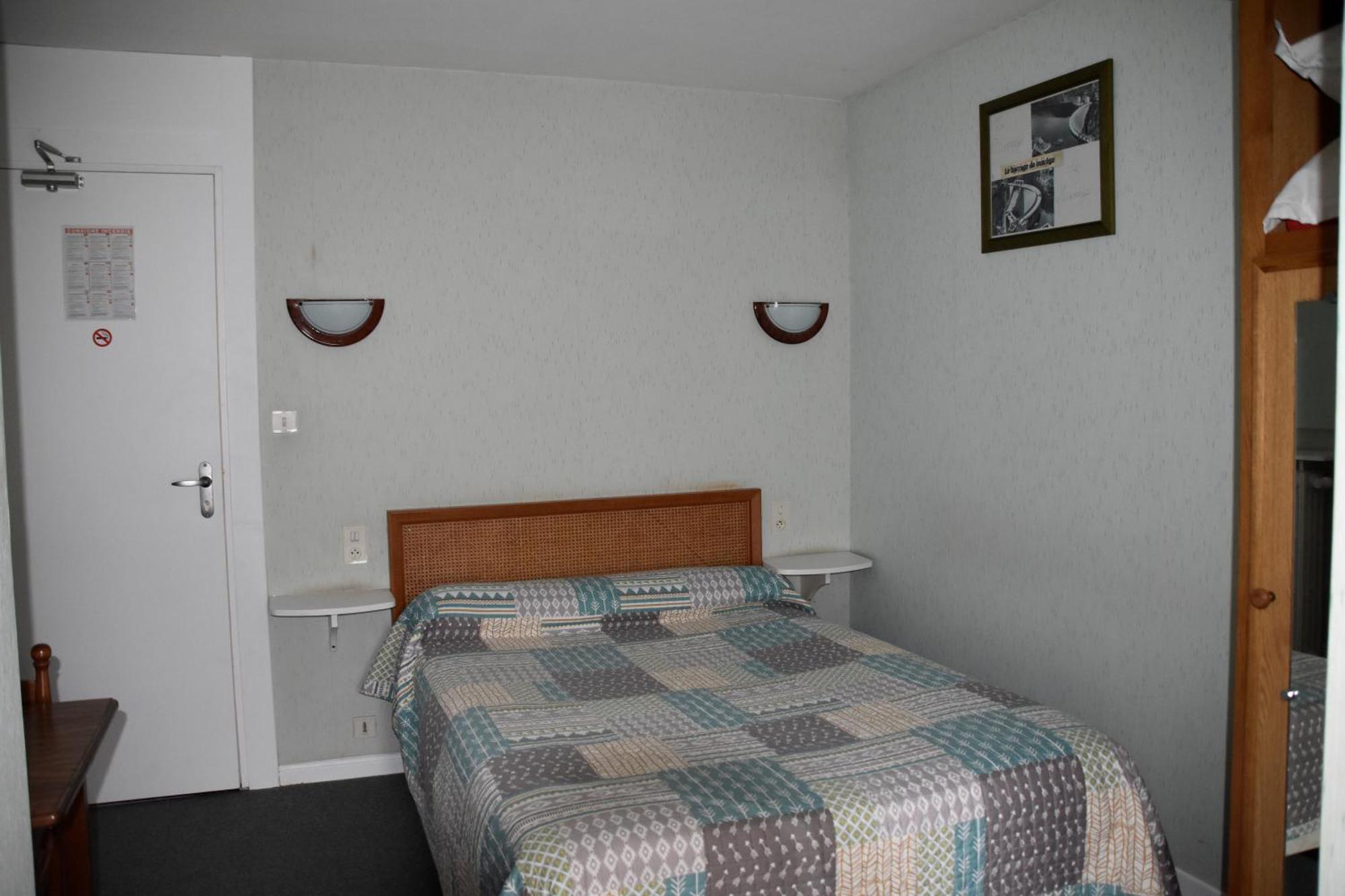 Le Rider Hotell Bort-les-Orgues Exteriör bild