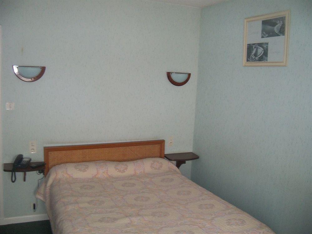 Le Rider Hotell Bort-les-Orgues Exteriör bild