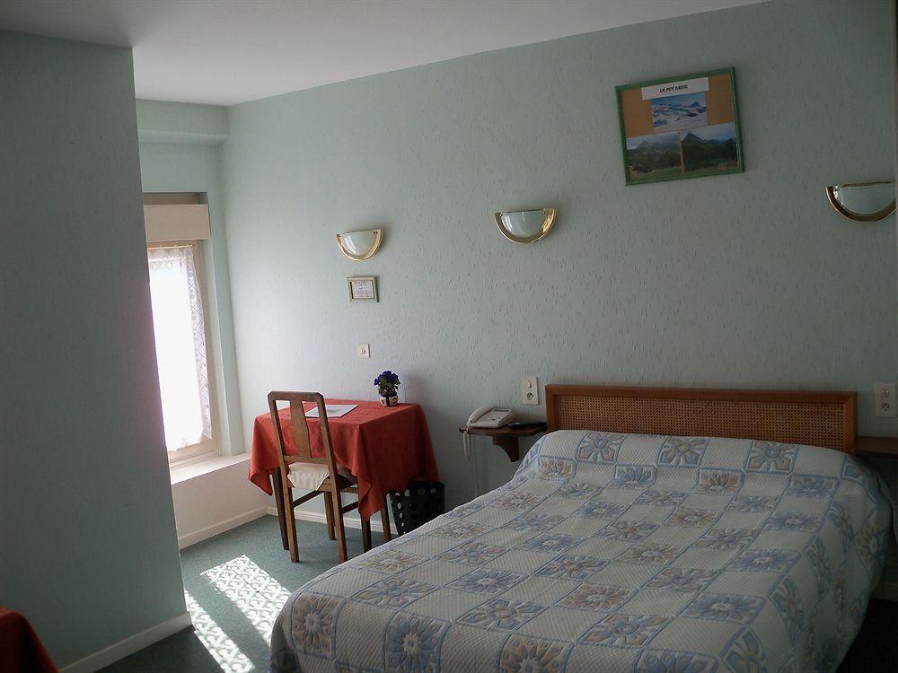 Le Rider Hotell Bort-les-Orgues Exteriör bild
