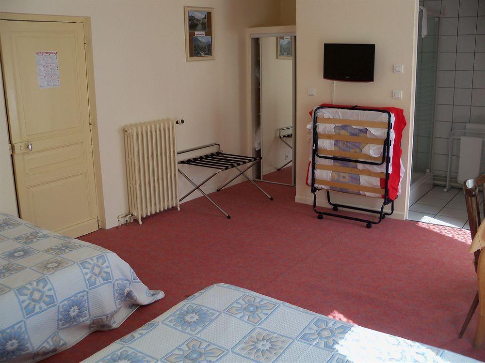 Le Rider Hotell Bort-les-Orgues Exteriör bild