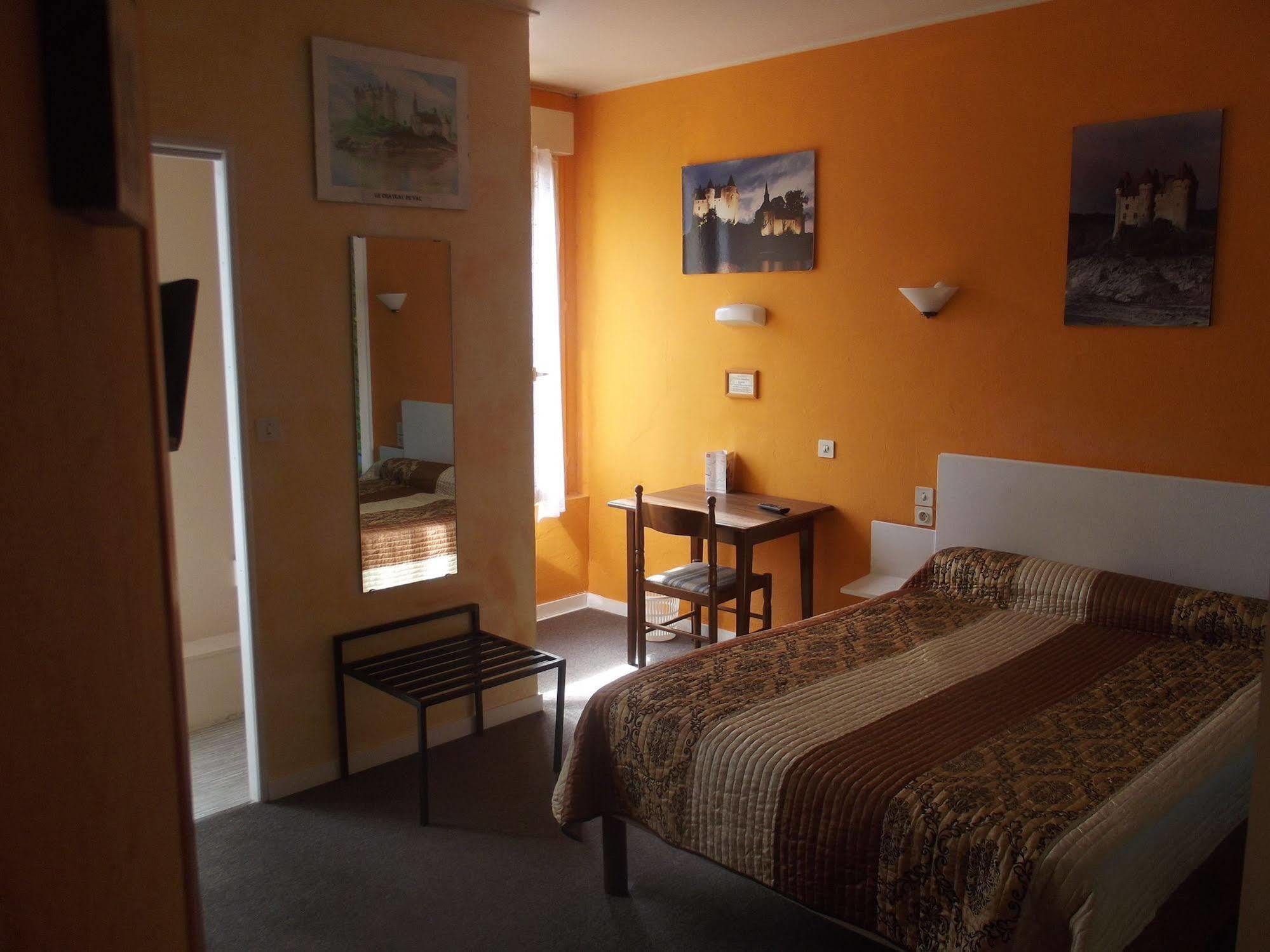 Le Rider Hotell Bort-les-Orgues Exteriör bild