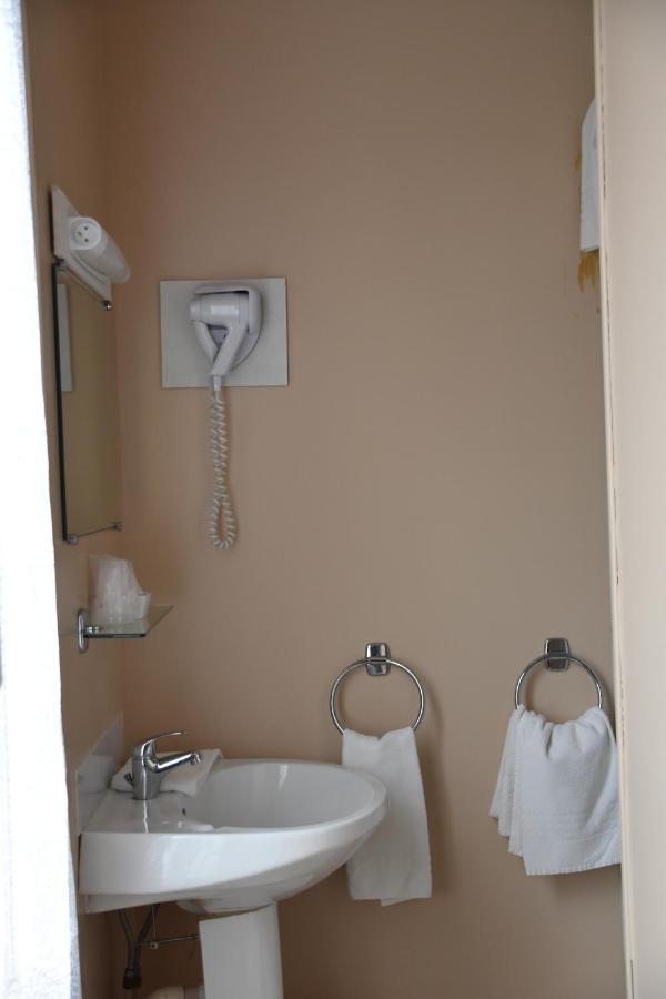 Le Rider Hotell Bort-les-Orgues Exteriör bild